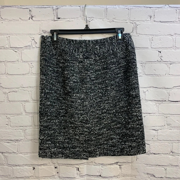 Ann Taylor Black, White and Grey Boucle Tweed Skirt - size 4 - Picture 2 of 7